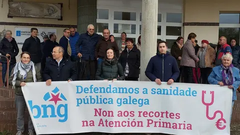 La manifestación para protestar por la falta de personal en el Centro de Saúde de O Páramo fue convocada por el BNG