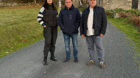 Eloy Pérez, alcalde de Monterroso, visita las obras de mejora del camino que une Bidouredo con Antas de Ulla
