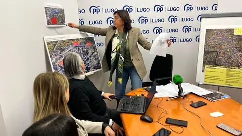 Elena Candia explica la propuesta popular para crear más plazas de aparcamiento en Lugo