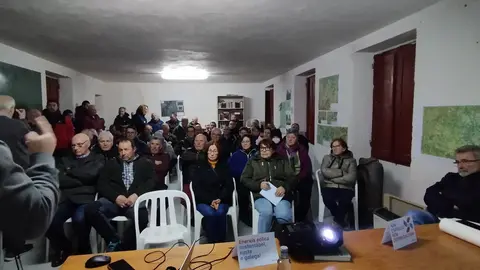 Charla sobre el proyecto del parque eólico de Satrebares organizada por el BNG de Guitiriz