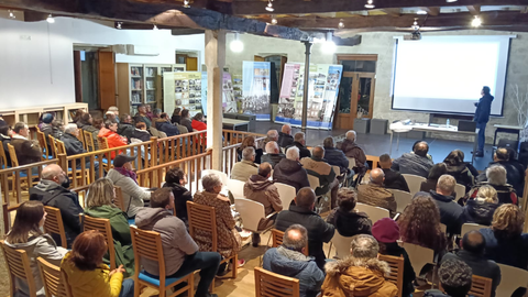 FOTO GUITIRIZ - Guitiriz celebrou unha reunión para informar á veciñanza sobre o parque eólico Satrebares