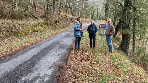 Ameijide, Núñez y Fernández, en un punto de la carretera provincial LU-P-0705