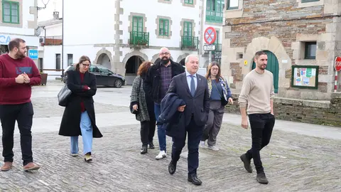 José Tomé estuvo presente en la toma de posesión de Óscar Martínez como concelleiro del PSOE en Portomarín