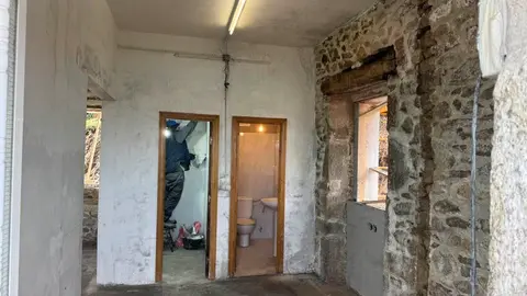 Obras de rehabilitación del centro social de la parroquia de Carballo, en Friol