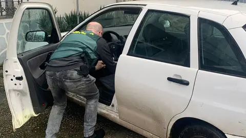 El vehículo del vecino de O Saviñao fue retenido por la Guardia Civil