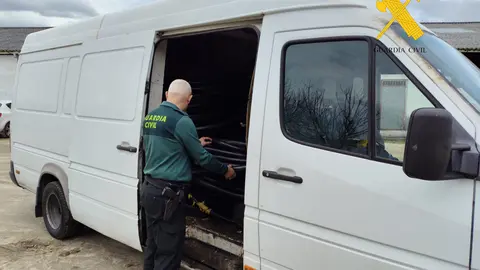 Los hombres detenidos transportaban 1.200 kilos de cobre en un furgón