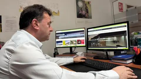 Eloy Pérez, alcalde de Monterroso, visita la nueva web