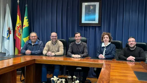 El alcalde Armando Castosa y el concelleiro Fernando Carreiras se reunieron con representantes de Moexmu