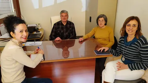 Katy Varela e Raquel Arias coa asociación AFAMON