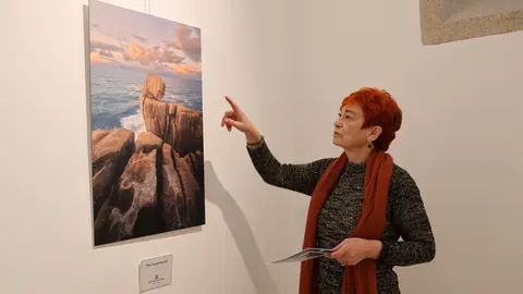 Maite Ferreiro visitó la exposición «Capturando a natureza» en O Vello Cárcere
