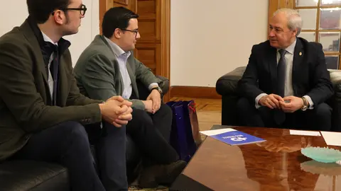 010425 Recepción representantes +Lugo Debate