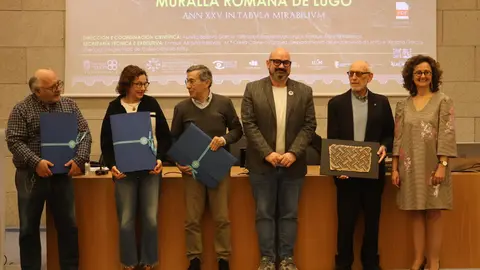 El equipo redactor del proyecto para convertir a la Muralla en Patrimonio de la Humanidad recibió un reconocimiento por parte de la Vicepresidencia de la Diputación