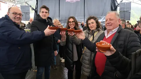 Javier Arias, delegado territorial de la Xunta en Lugo, asistió a la Festa do Viño de Negueira de Muñiz