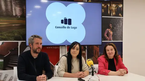 Rubén Arroxo y Cristina López presentaron el obradoiro de pelucas oncológicas que se celebrará en O Vello Cárcere