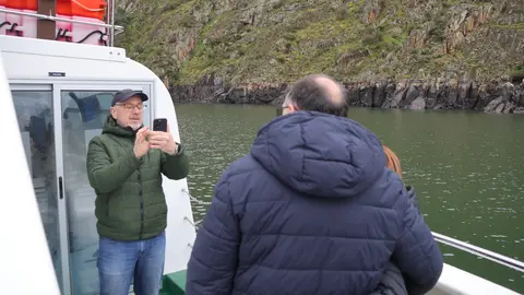 Foto catamarán A Ribeira Sacra