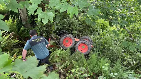 La Guardia Civil auxilió al hombre que se despeñó en una zona de A Valiña, en Becerreá