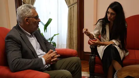 Miguel Fernández, durante la reunión con Sara Hernández