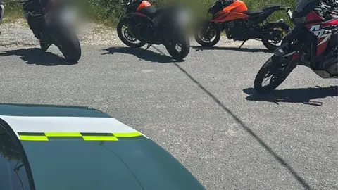 La Guardia Civil interceptó a un grupo de motociclistas que circulaba a una velocidad excesiva en la LU-530, en A Fonsagrada