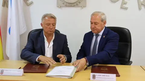 190625 Sinatura cesión a Palas de Rei