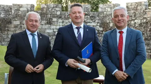 La Diputación recibió el premio por el uso del gallego en tareas administrativas y legales