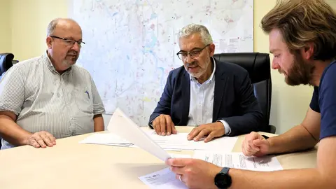 Miguel Fernández, durante una reunión para tramitar 900.000 metros cuadrados de suelo industrial y residencial en Lugo