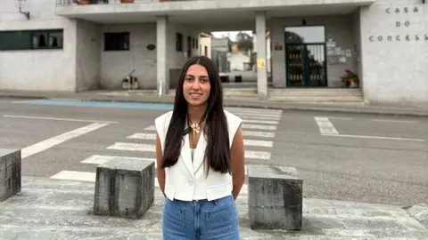 Nicole Grueira, delante de la Casa do Concello