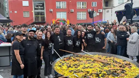 Paella gigante con motivo de la celebración del décimo aniversario el Awa, en Monforte
