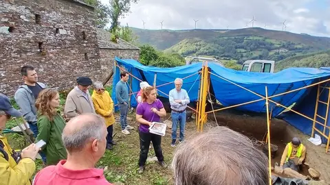 Iria Castro visitó el yacimiento de San Vicente de Tigrás