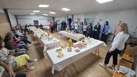 Encuentro entre Javier Arias y vecinos del barrio de A Ponte