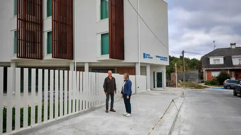 García Porto, ante la residencia de mayores de Antas de Ulla