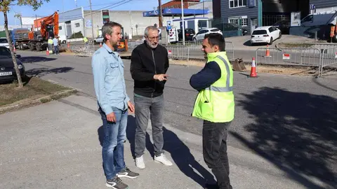 Arroxo y Penas, durante la visita a la Rúa da Industria
