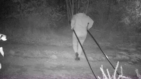 Imagen captada durante los supuestos robos de cable en el aeródromo de Rozas