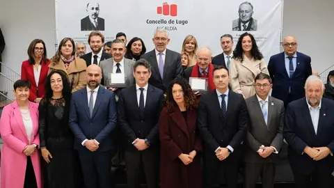 Acto en el que Xesús Alonso Montero y Rafeal de Vega fueron nombrados hijos adoptivos de Lugo