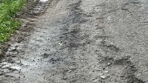 Pistas municipais en mal estado en Pol (2)