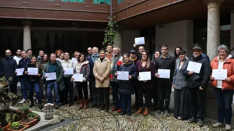 011225 FOTO Entrega diplomas curso APEHL