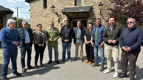 Senadores, alcaldes e portavoces en Navia de Suarna