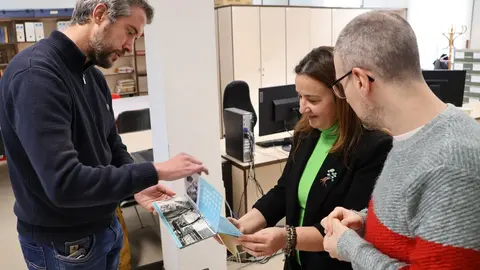 Rub&eacute;n Arroxo y Cristina L&oacute;pez presentaron el calendario municipal de 2026