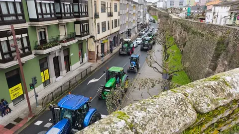 La tractorada, a su paso por el tramo entre O Carme e la Porta Santiago