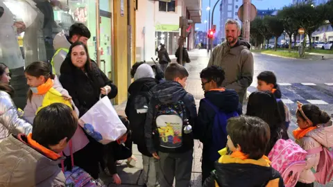 Rub&eacute;n Arroxo e Iria Buide, en los vieiros escolares