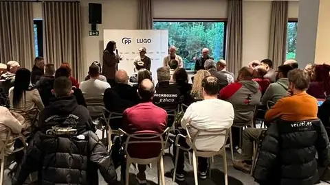 Elena Candia se reuni&oacute; con representantes de unos cincuenta clubes lucenses