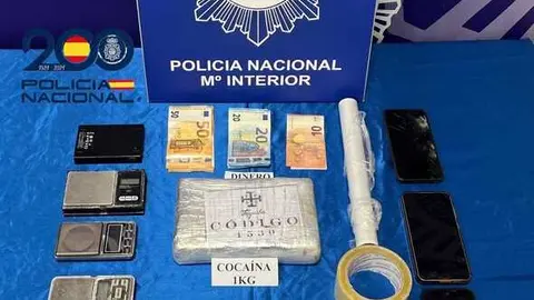 La Polic&iacute;a Nacional incaut&oacute; varias dosis de droga, as&iacute; como materiales utilizados por los cinco detenidos en Lugo