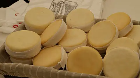 FEIRA-DO-QUEIXO-E-O-PAN-DE-OUS&Aacute;_FRIOL_LUGO-2