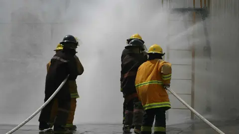Bomberos, incendio, llamas