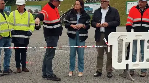 Carmela L&oacute;pez y Miguel Fern&aacute;ndez supervisaron la rehabilitaci&oacute;n de la r&uacute;a Filarm&oacute;nica Lucense. Pradero