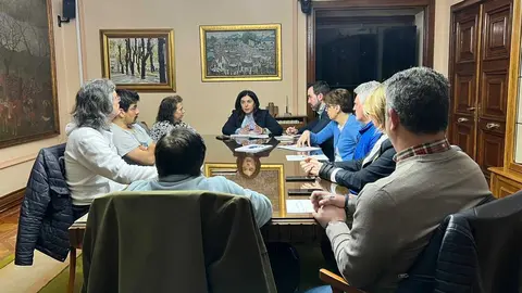 Candia, durante la reuni&oacute;n con los representantes del comit&eacute; de empresa del Concello de Lugo