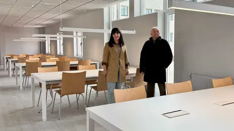 Marta Rouco, en la biblioteca municipal de Vilalba