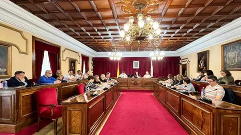 Elena Candia presidi&oacute; la mesa negociadora de los puestos de trabajo de la Polic&iacute;a Local para 2026