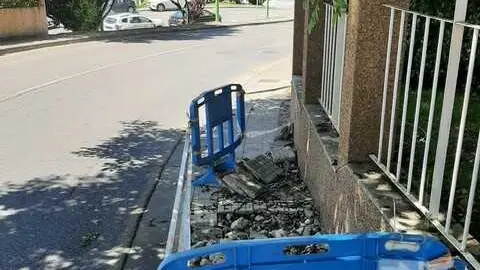 Acera deteriorada en la r&uacute;a Escocia de Lugo