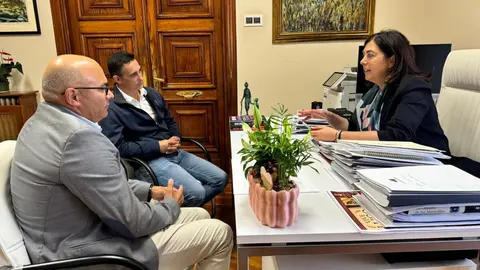 Elena Candia Taxi reuni&oacute;n