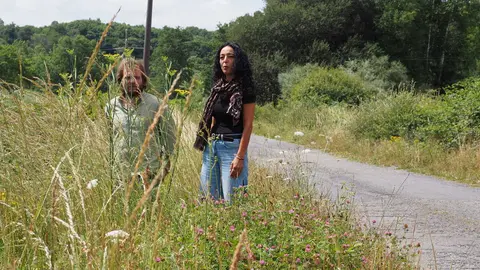Ana Gonz&aacute;lez Abelleira, en una zona rural sin desbrozar